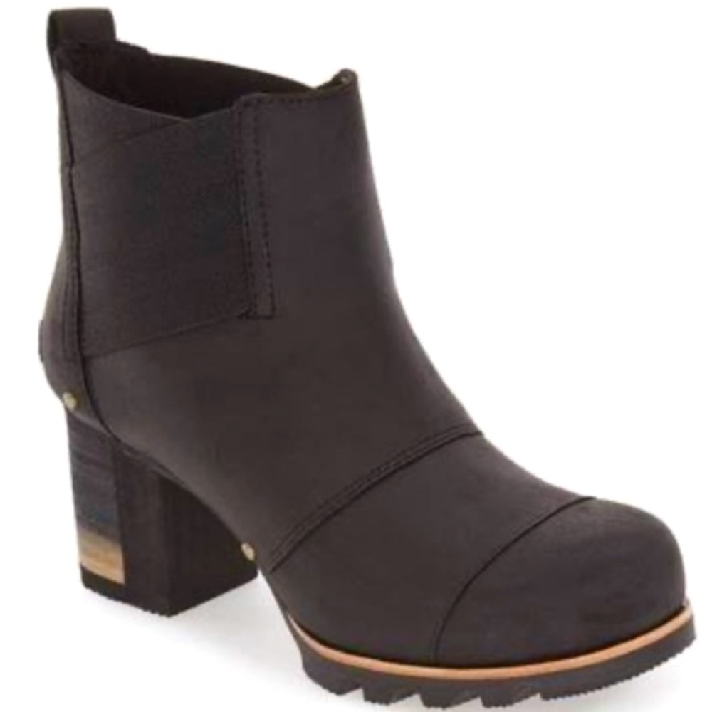 NWT Sorel Addington Chelsea Boots.